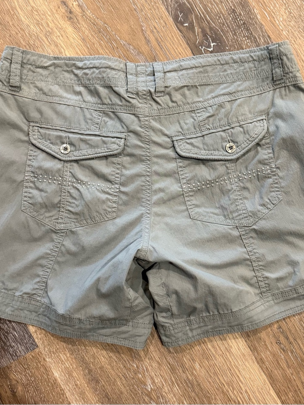 Kuhl Olive Green Women's 8 Hiking Shorts - Picture 2 of 15